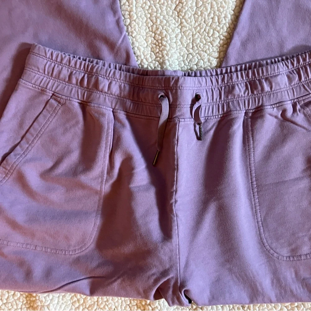 Women’s capri’s 💜 - Picture 2 of 4